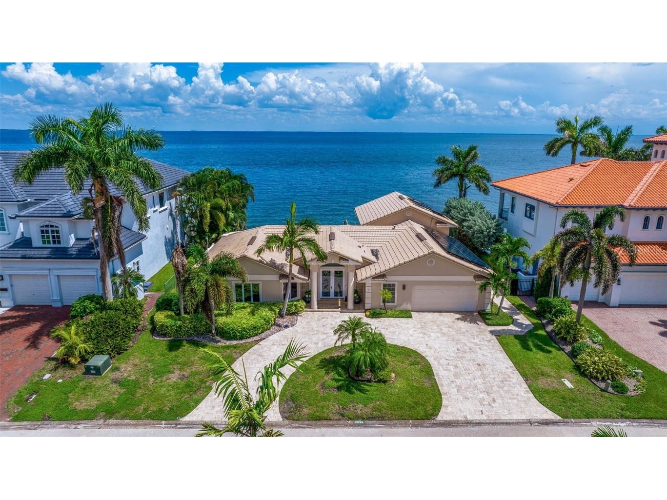 2038 Carolina Avenue NE Saint Petersburg FL 33703 - TAMPA BAY U8212575 image1