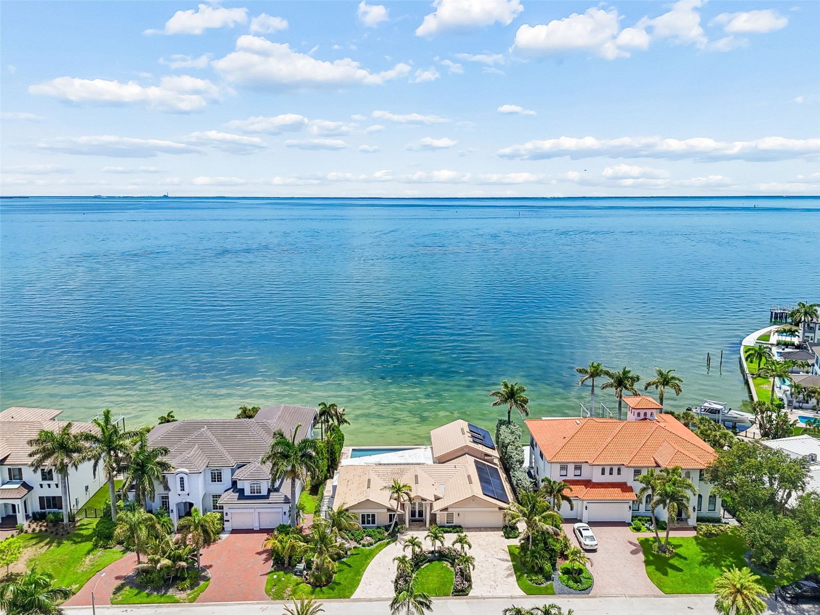 2038 Carolina Avenue NE Saint Petersburg FL 33703 - TAMPA BAY TB8516990 image1