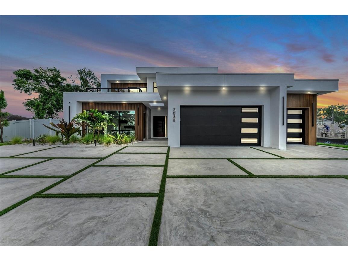 2038 Datura Street Sarasota FL 34239 A4628396 image1