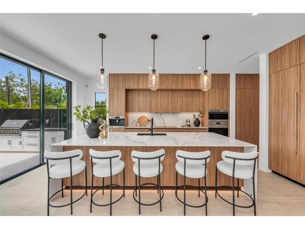 2038 Datura Street Sarasota FL 34239 A4628396 image14