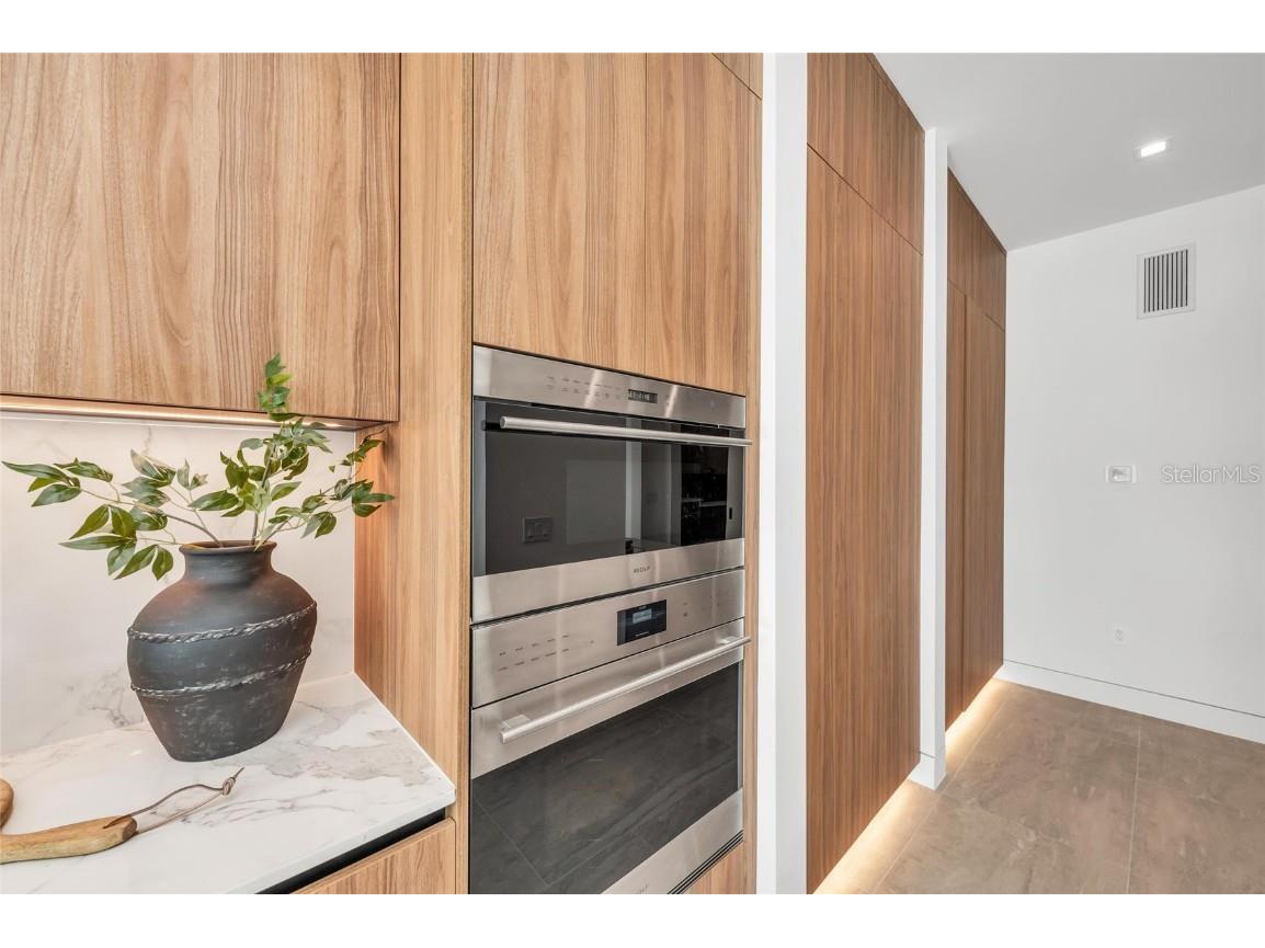 2038 Datura Street Sarasota FL 34239 A4628396 image18