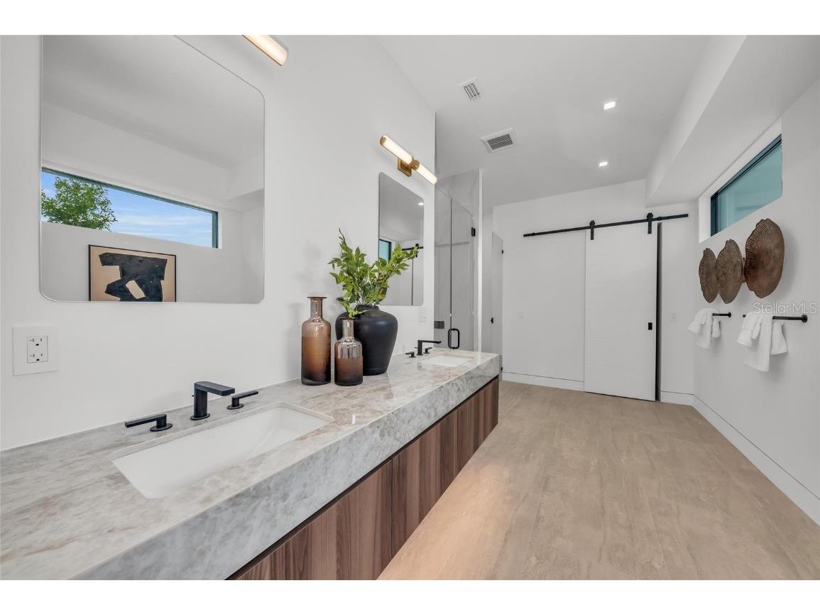 2038 Datura Street Sarasota FL 34239 A4628396 image24