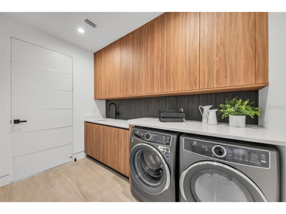 2038 Datura Street Sarasota FL 34239 A4628396 image31