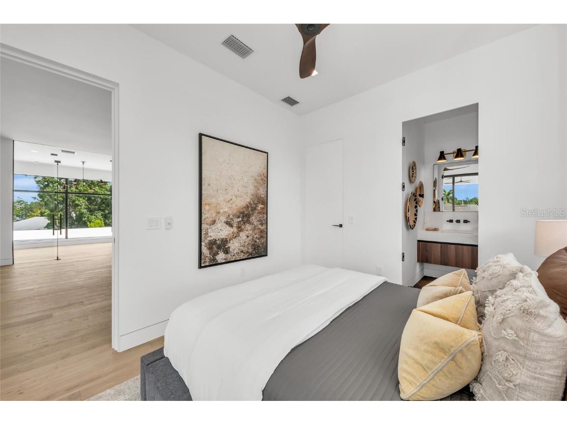 2038 Datura Street Sarasota FL 34239 A4628396 image42