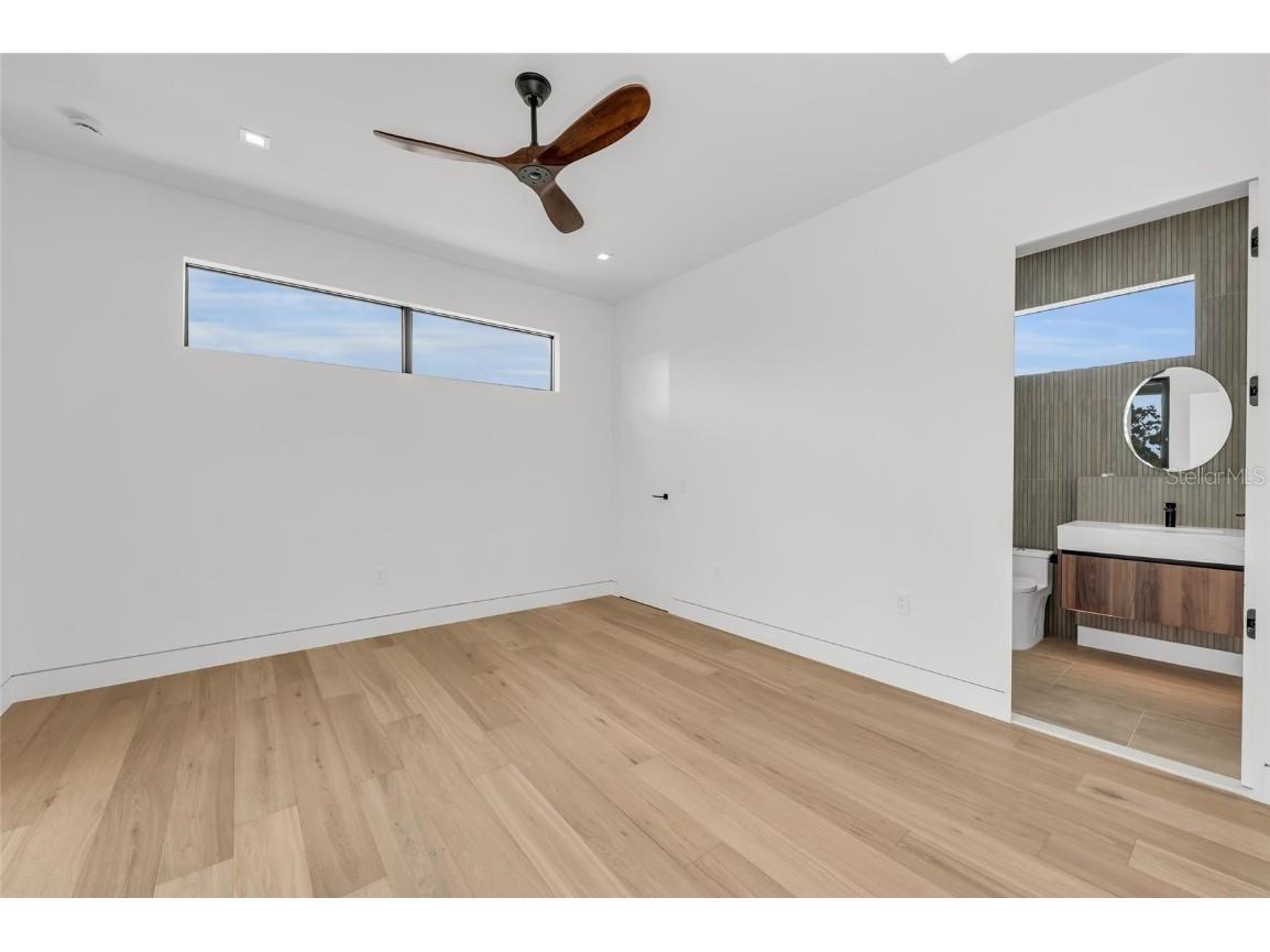 2038 Datura Street Sarasota FL 34239 A4628396 image45