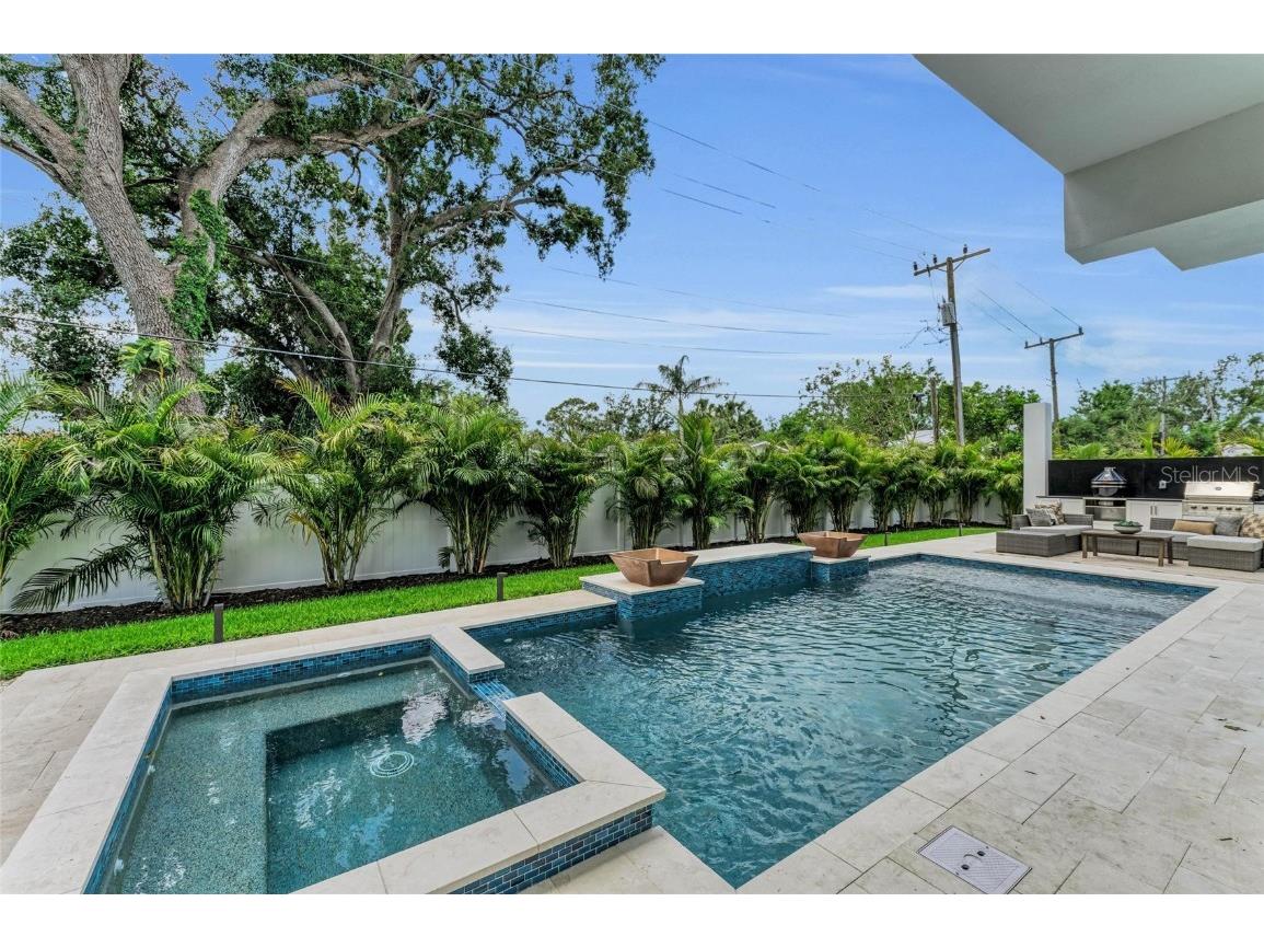 2038 Datura Street Sarasota FL 34239 A4628396 image62