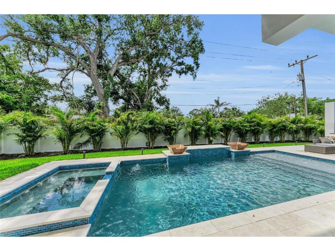 2038 Datura Street Sarasota FL 34239 A4628396 image64