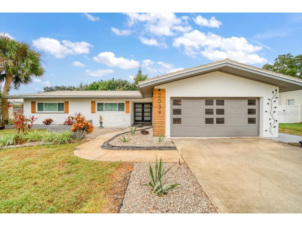 2039 Diplomat Drive Clearwater FL 33764 U8221427 image1