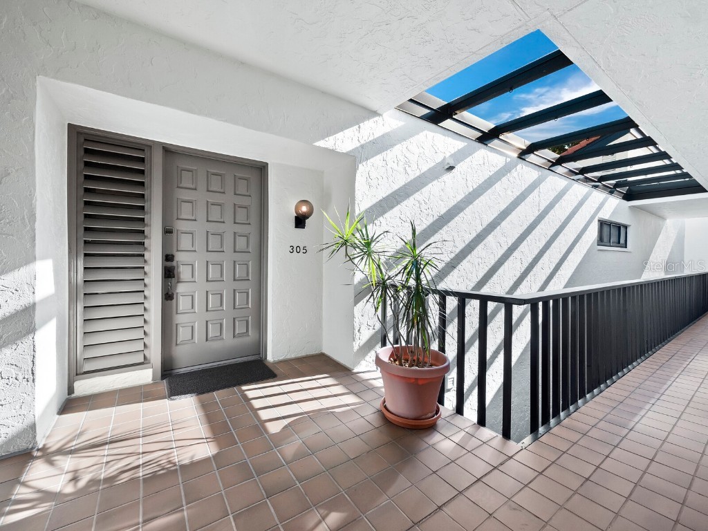 2039 Gulf Of Mexico Drive #G3-305 Longboat Key FL 34228 - GULF OF MEXICO A4590280 image1