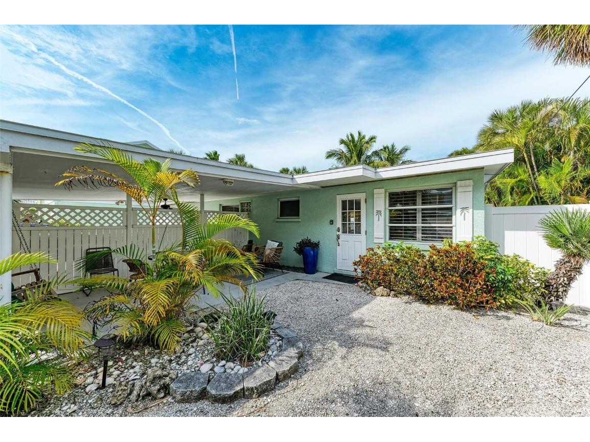 204 65th Street #B Holmes Beach FL 34217 A4590533 image1