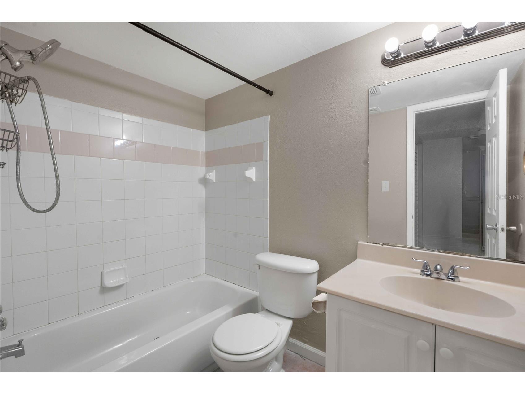 204 Pine Tulip Court #201 Tampa FL 33612 W7886955 image9