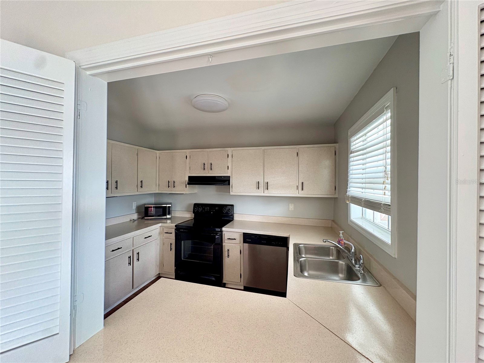 204 Pompano Drive SE #D Saint Petersburg FL 33705 - BIG BAYOU LAKE TB8489225 image13