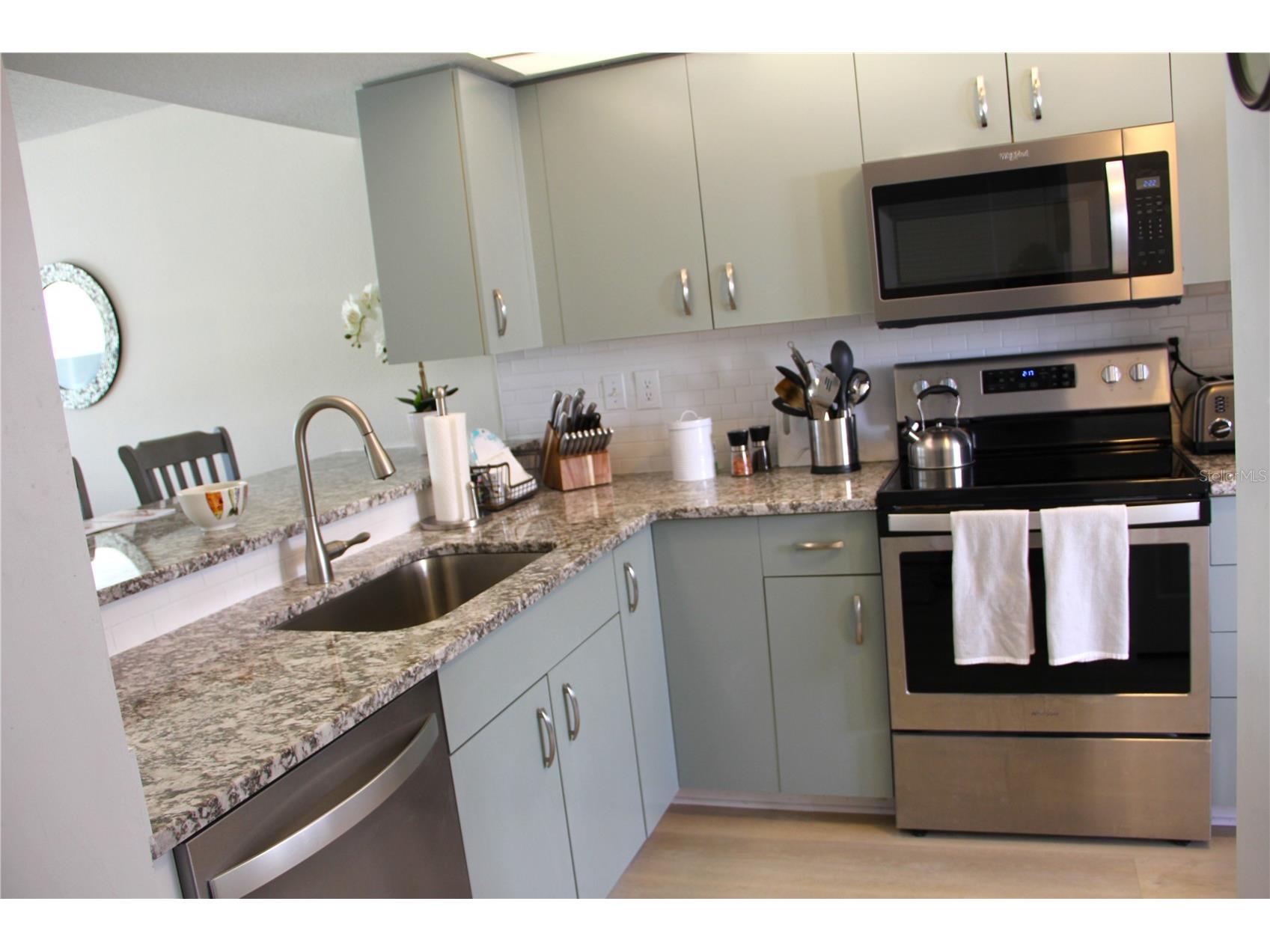 204 Silver Lake Drive #102 Venice FL 34292 A4685318 image11