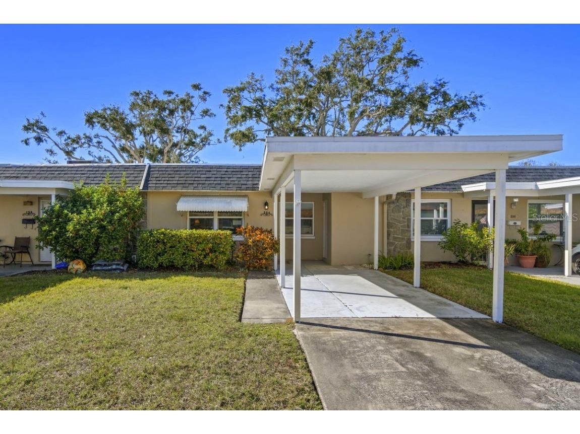 204 Sky Loch Drive W Dunedin FL 34698 TB8340951 image1