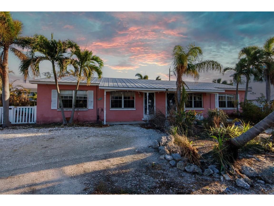 204 Tarpon Street #A Anna Maria FL 34216 A4627231 image1