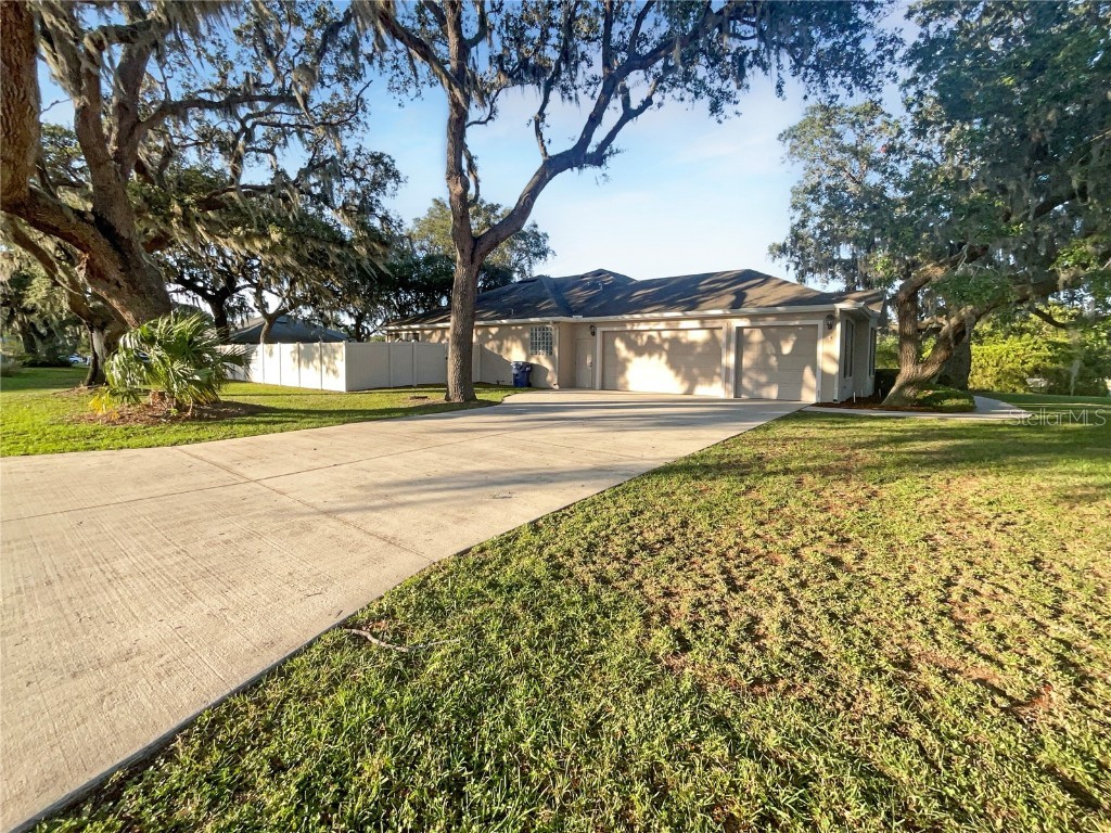 204 W Myrtle Street Howey In The Hills FL 34737 O6118895 image1