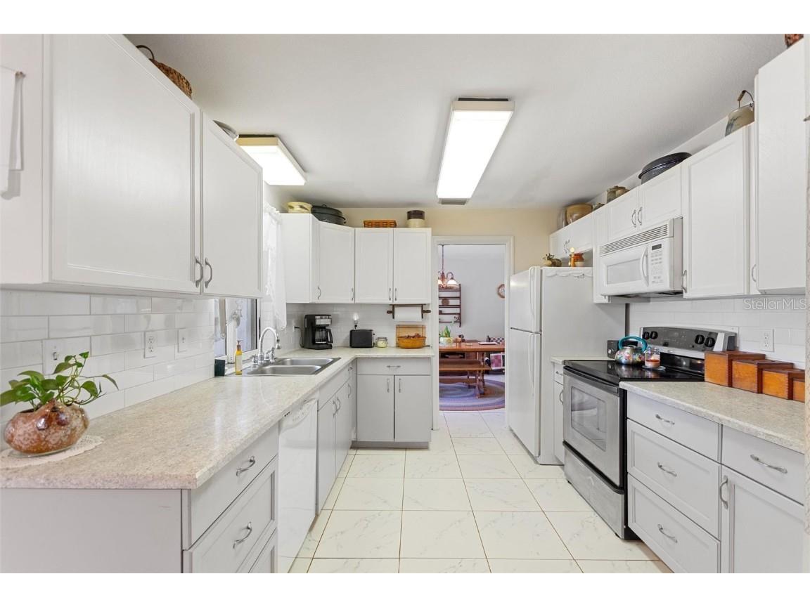 2041 Allamanda Drive Indian Lake Estates FL 33855 - LAKE WALK IN WATER TB8443630 image8