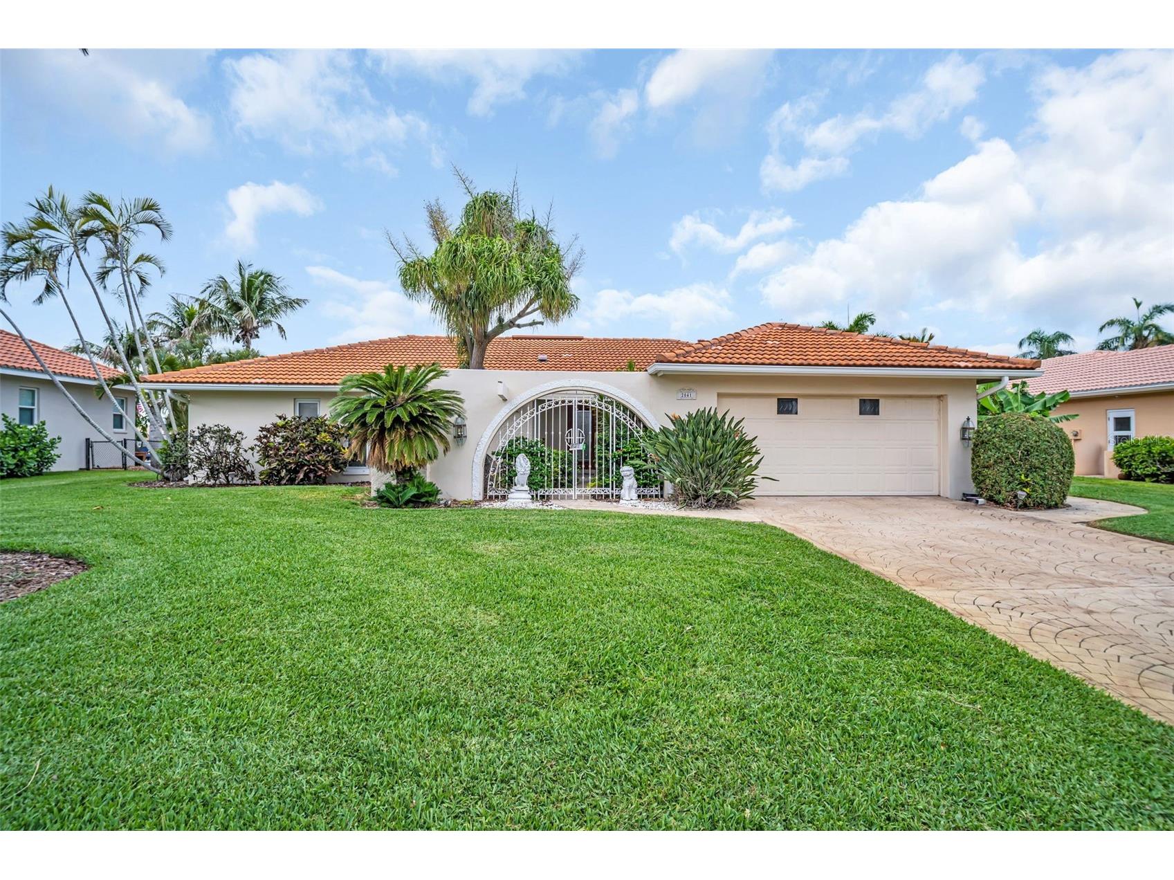 2041 Carolina Avenue NE Saint Petersburg FL 33703 TB8506047 image1