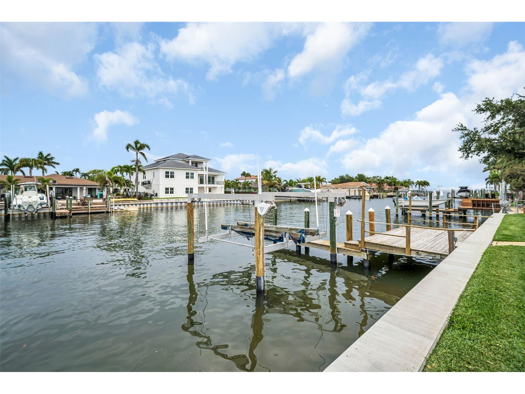 2041 Carolina Avenue NE Saint Petersburg FL 33703 TB8506047 image59