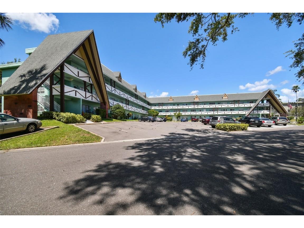 2042 Australia Way W #6 Clearwater FL 33763 U8198461 image1