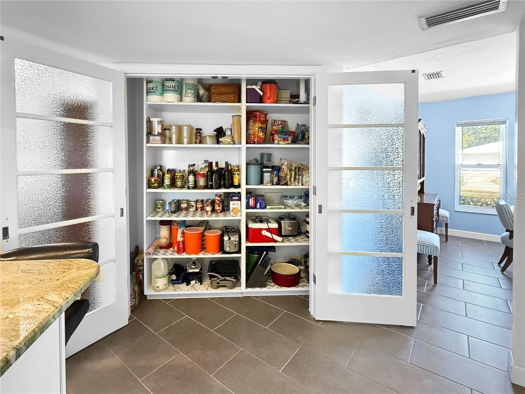 2042 Country Meadows Place Sarasota FL 34235 A4673225 image10