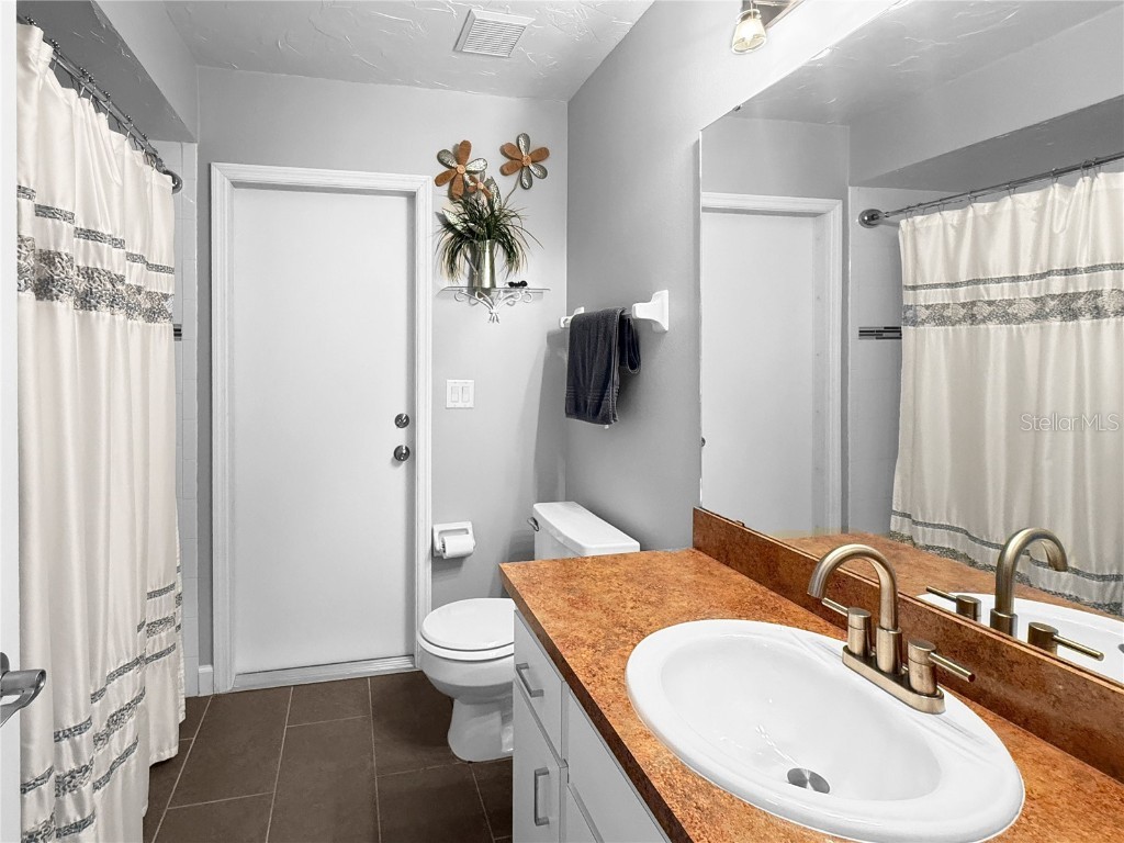 2042 Country Meadows Place Sarasota FL 34235 A4673225 image21