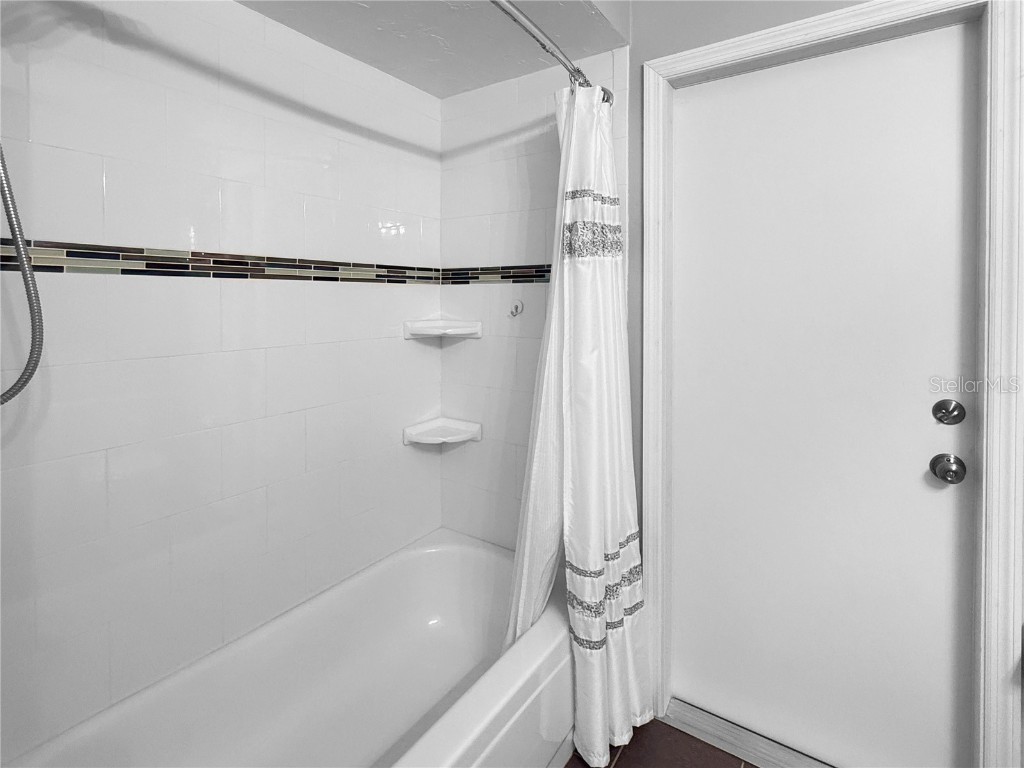 2042 Country Meadows Place Sarasota FL 34235 A4673225 image22