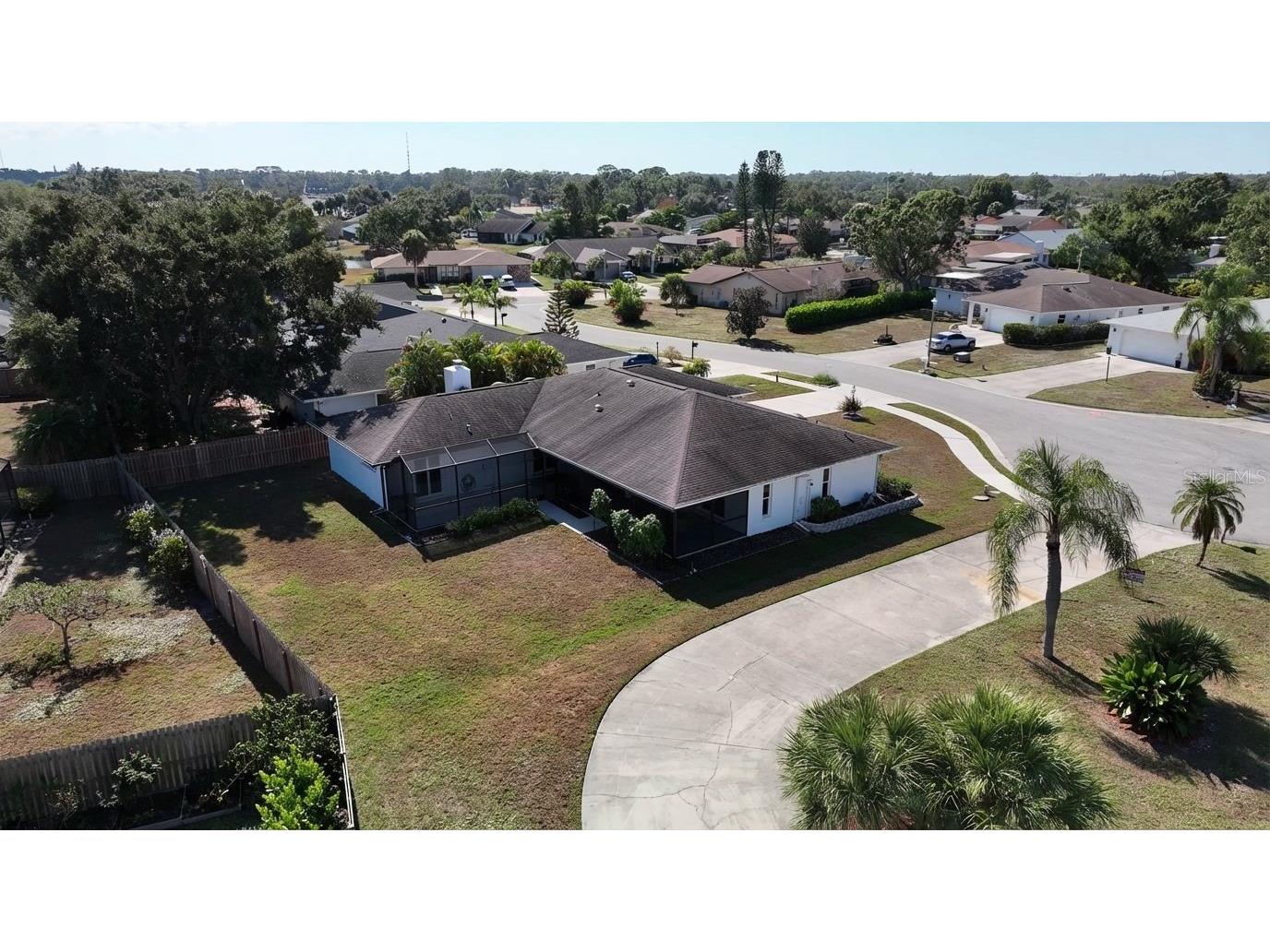 2042 Country Meadows Place Sarasota FL 34235 A4673225 image32