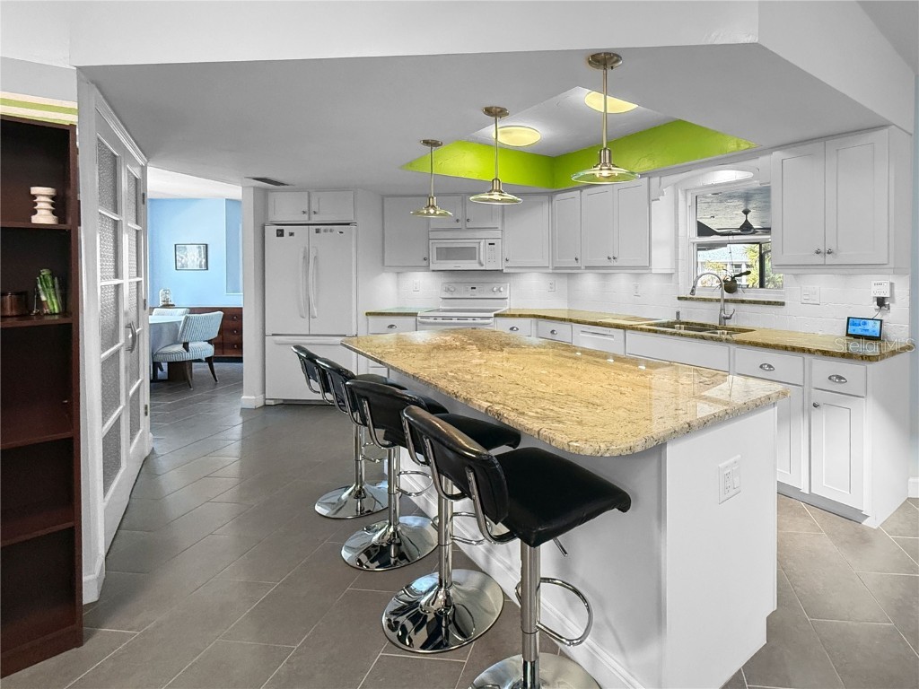 2042 Country Meadows Place Sarasota FL 34235 A4673225 image4