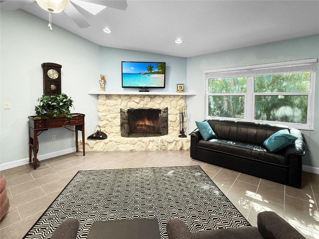 2042 Country Meadows Place Sarasota FL 34235 A4673225 image5