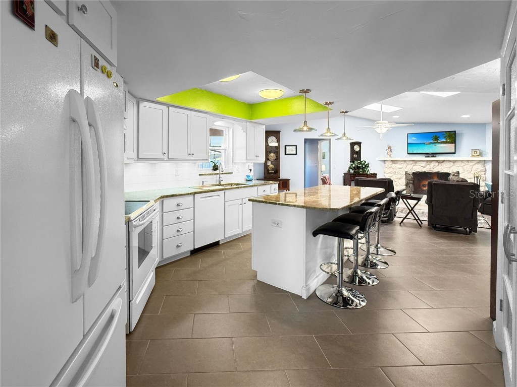 2042 Country Meadows Place Sarasota FL 34235 A4673225 image8