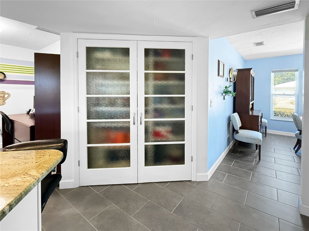 2042 Country Meadows Place Sarasota FL 34235 A4673225 image9