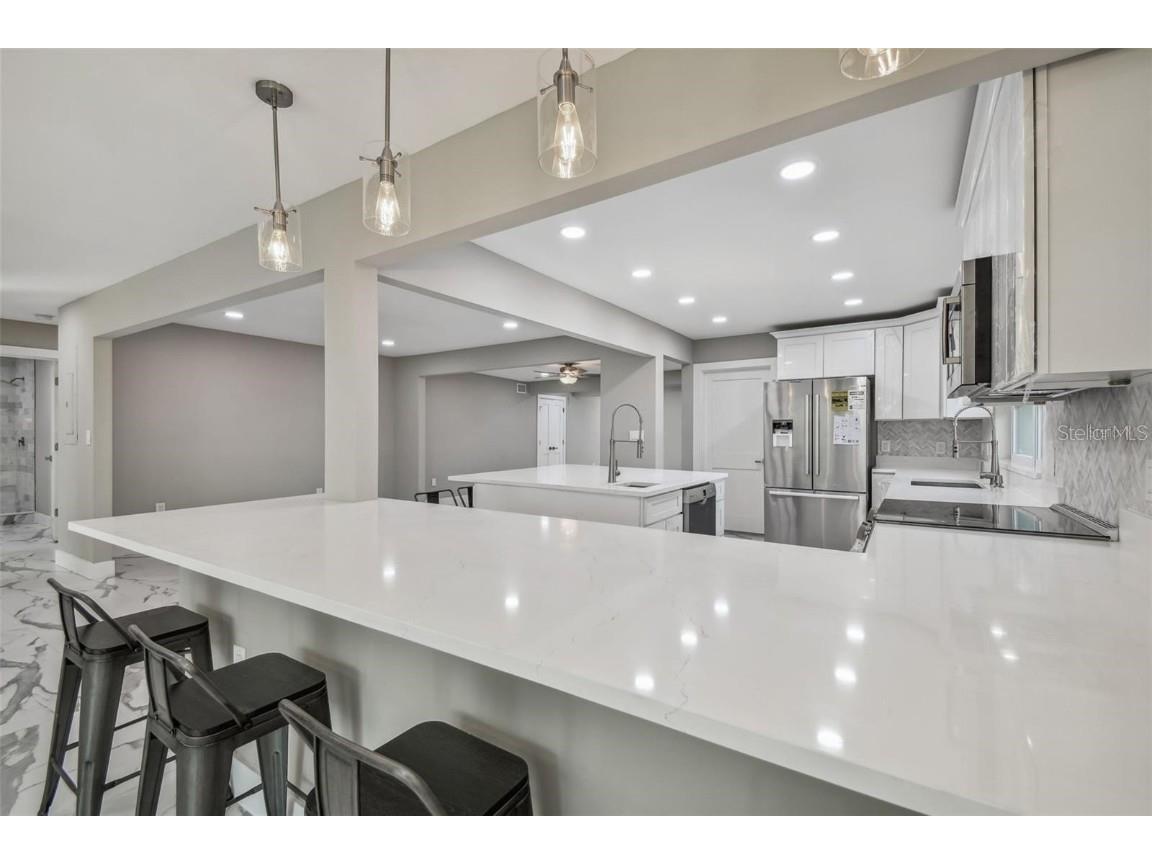 2042 Craft Lane Sarasota FL 34239 TB8418717 image2