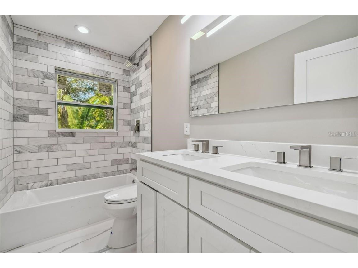 2042 Craft Lane Sarasota FL 34239 TB8418717 image25