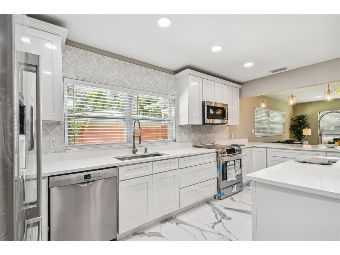 2042 Craft Lane Sarasota FL 34239 TB8418717 image5