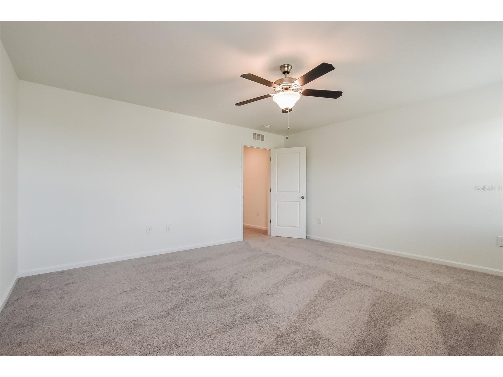2042 Hemingway Circle Groveland FL 34736 O6395377 image3