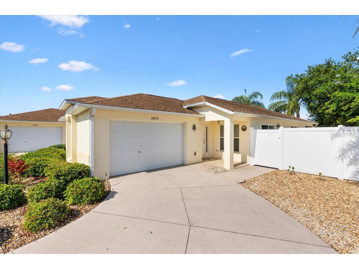 2042 Hydrangea Avenue The Villages FL 32162 G5095138 image1