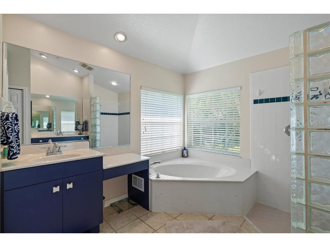 2042 Timucua Trail Nokomis FL 34275 A4668854 image37