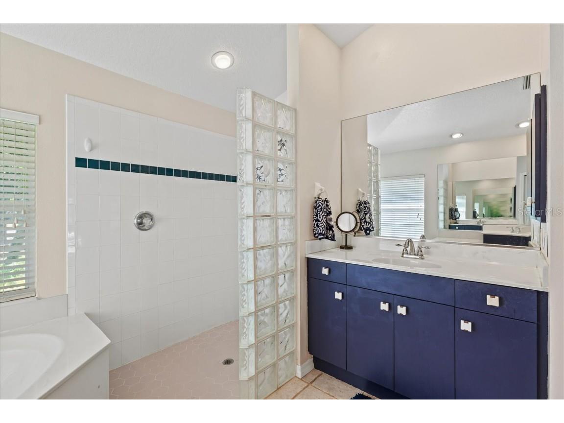 2042 Timucua Trail Nokomis FL 34275 A4668854 image38