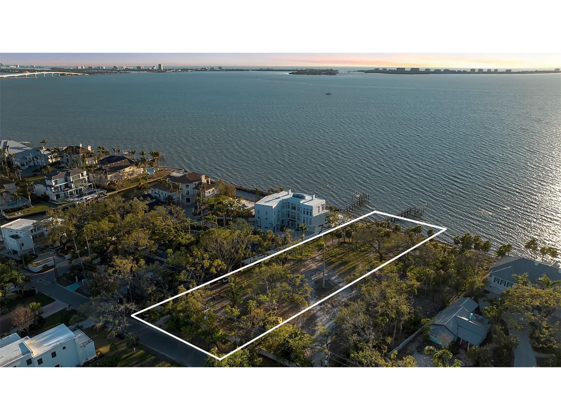 2043 Alameda Avenue Sarasota FL 34234 - SARASOTA BAY A4694103 image1