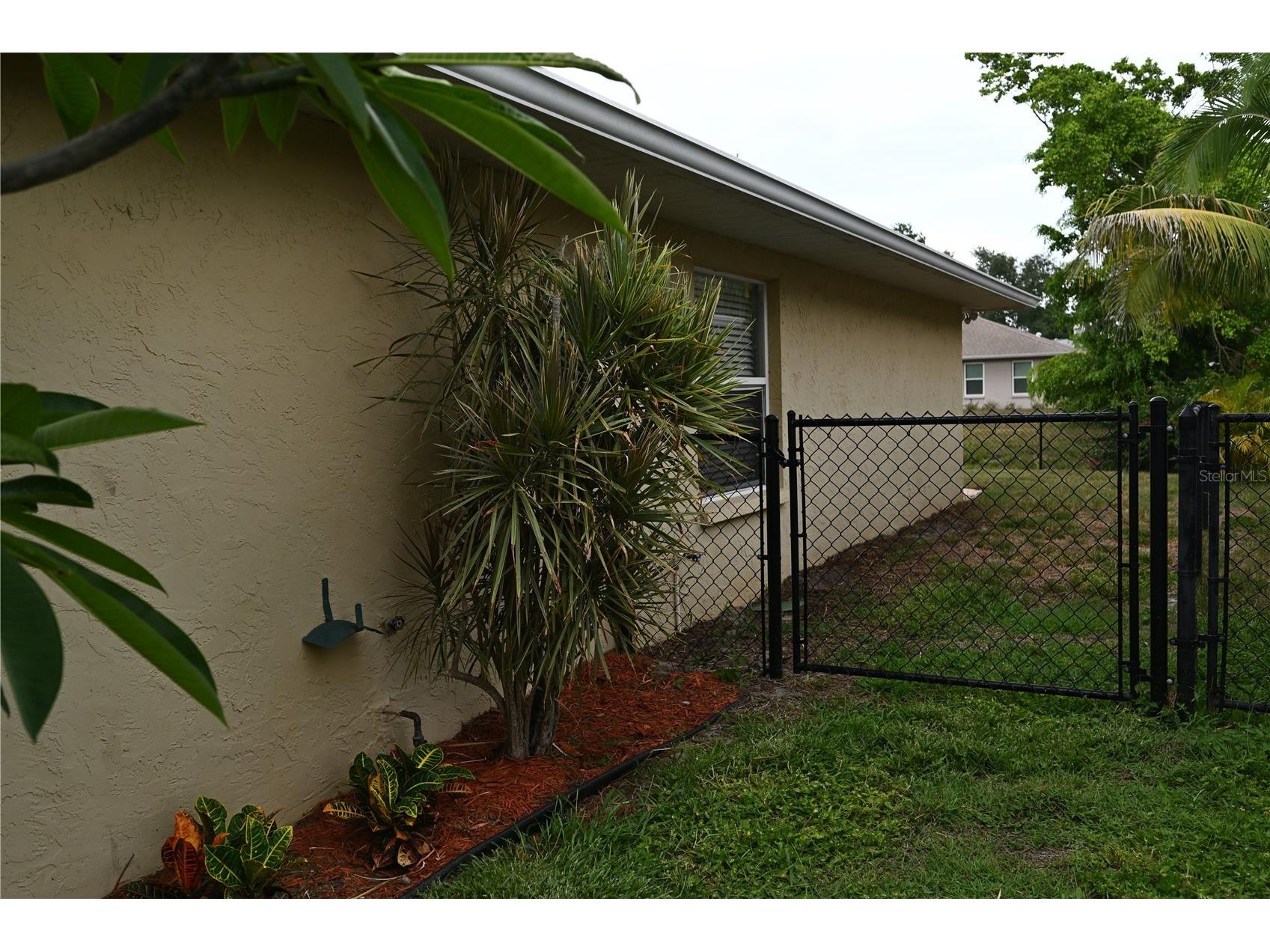 2043 Old Trenton Lane Sarasota FL 34232 A4698006 image40