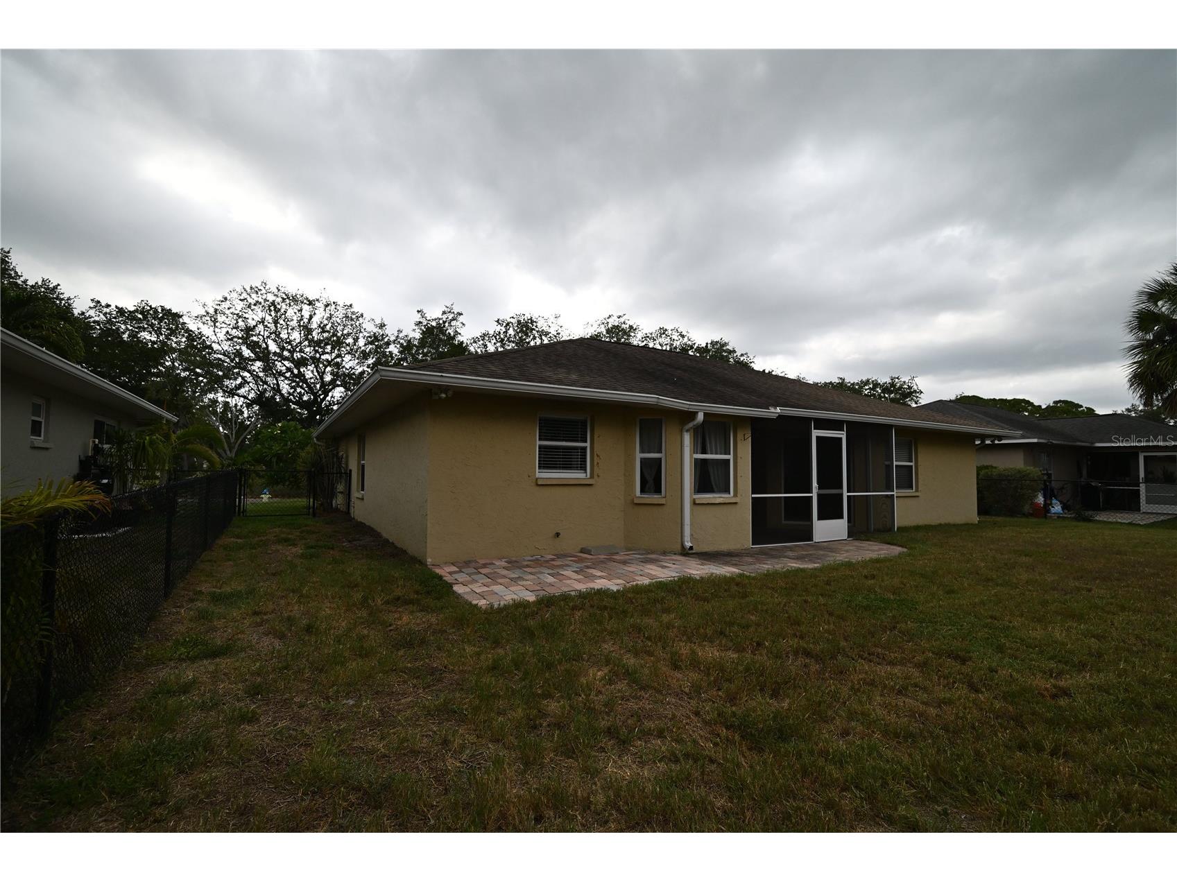 2043 Old Trenton Lane Sarasota FL 34232 A4698006 image42