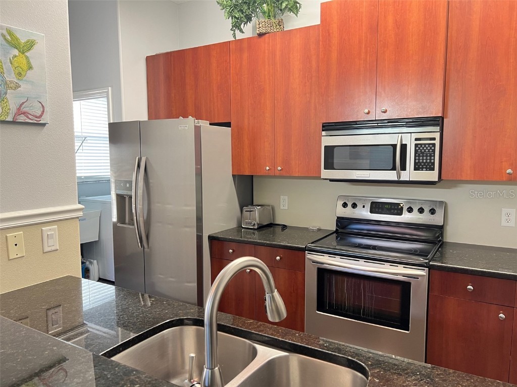 2043 Roselawn Street Sarasota FL 34231 A4586462 image5