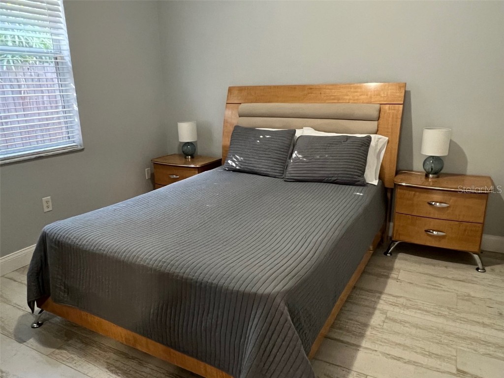 2043 Roselawn Street Sarasota FL 34231 A4586462 image8