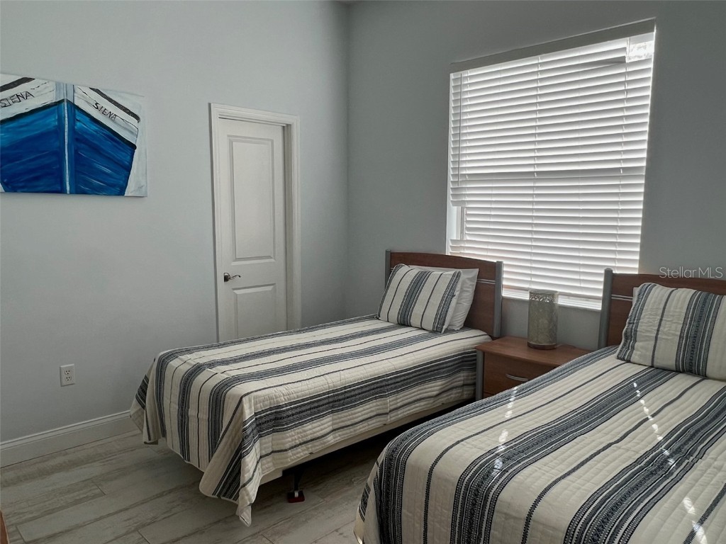 2043 Roselawn Street Sarasota FL 34231 A4586462 image9