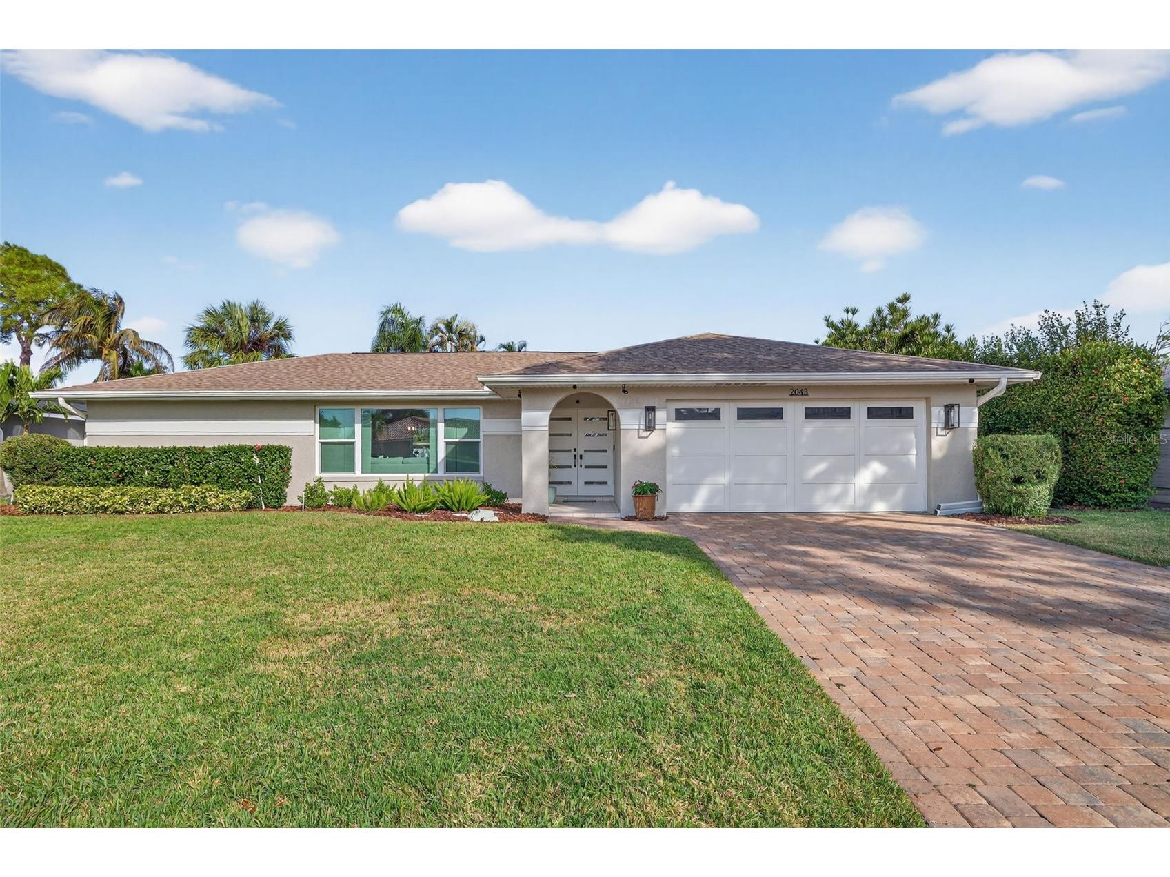 2043 Tanglewood Way NE Saint Petersburg FL 33702 TB8457187 image1