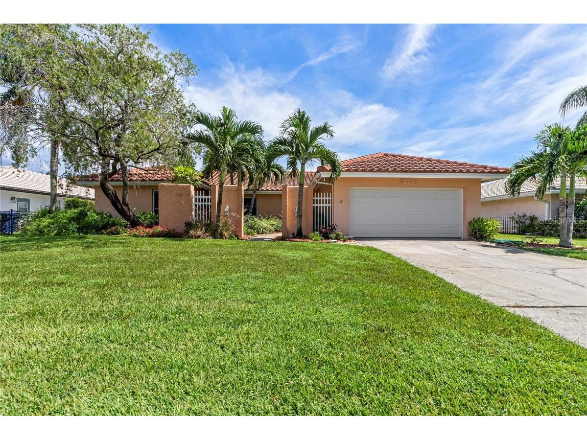 2044 Montana Avenue NE Saint Petersburg FL 33703 W7867812 image1