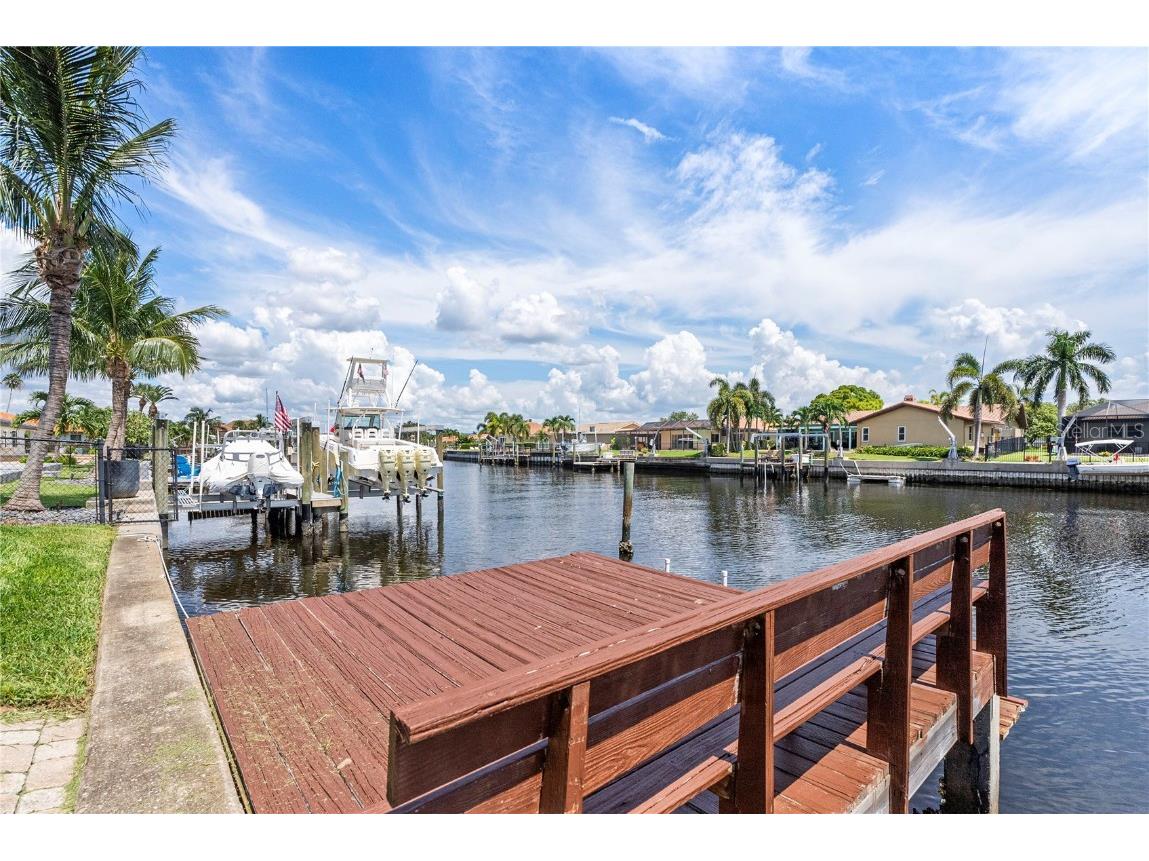 2044 Montana Avenue NE Saint Petersburg FL 33703 W7867812 image15