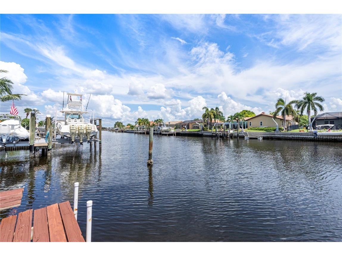 2044 Montana Avenue NE Saint Petersburg FL 33703 W7867812 image16