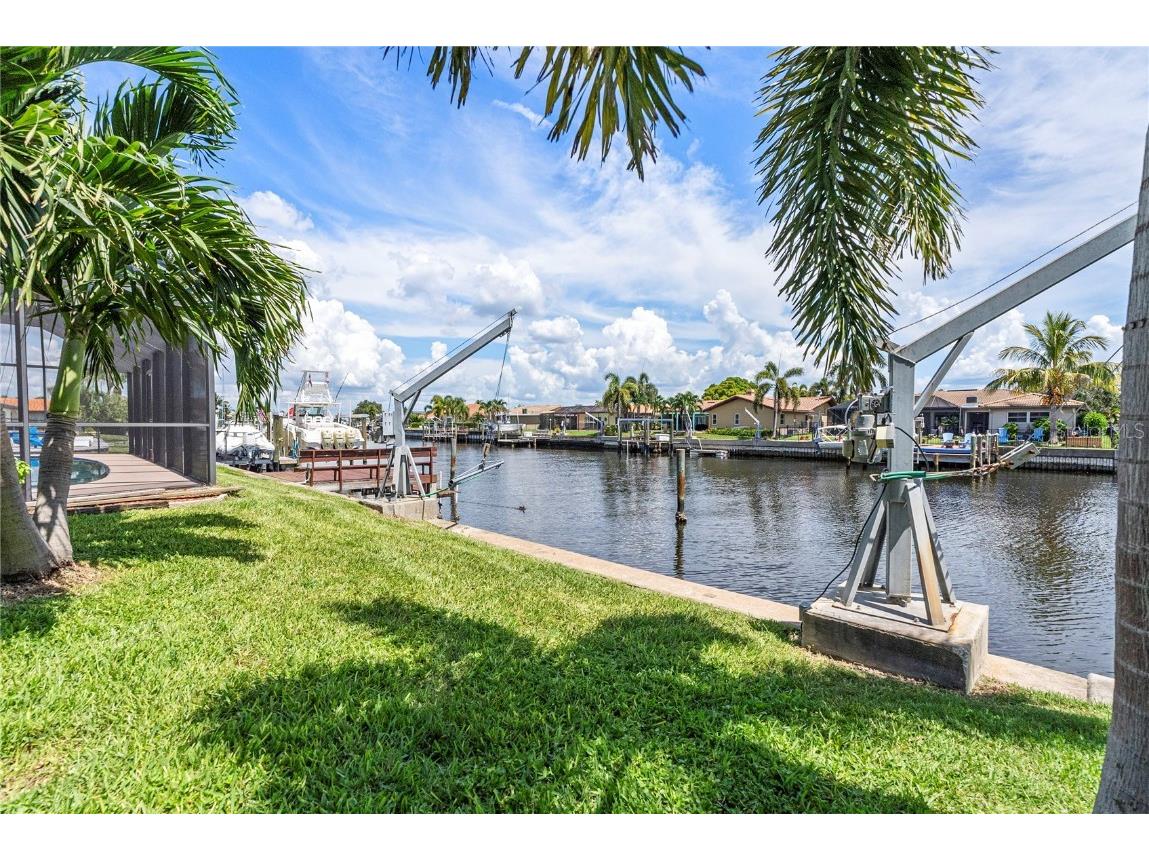 2044 Montana Avenue NE Saint Petersburg FL 33703 W7867812 image17